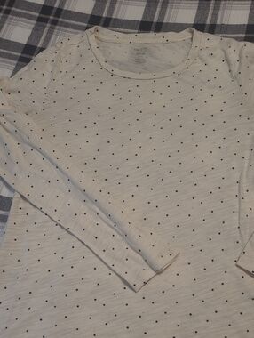 AERIE Cream Tee with Tiny Black Star Print